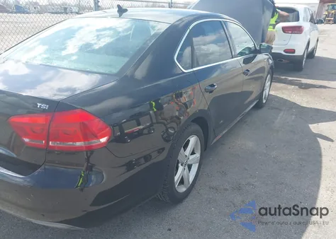 2014 Volkswagen Passat 1.8T Wolfsburg Edition z USA, uszkodzony, nr VIN 1VWAT7A38EC029763